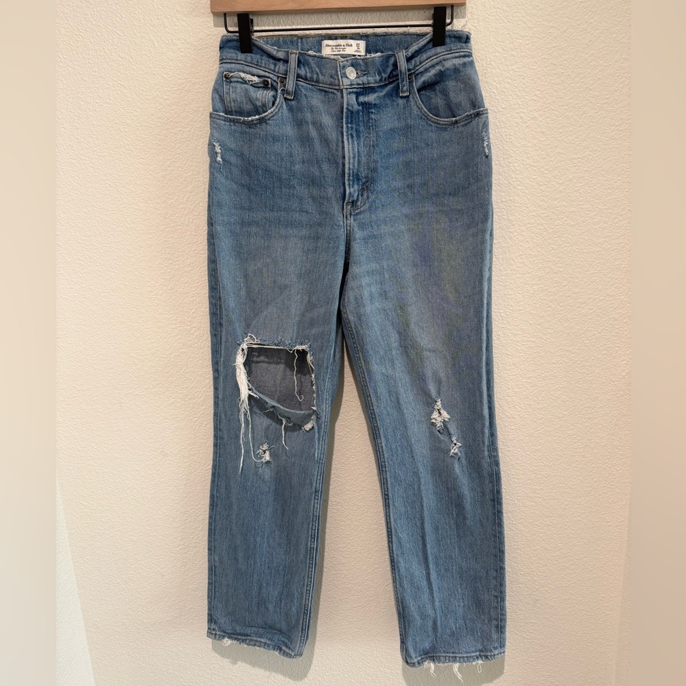 Abercrombie & Fitch 90s Straight Ultra High Rise Distressed Denim Jeans 27 4s